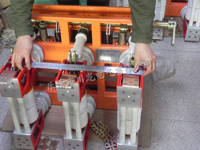 ZN28-12戶內(nèi)真空斷路器