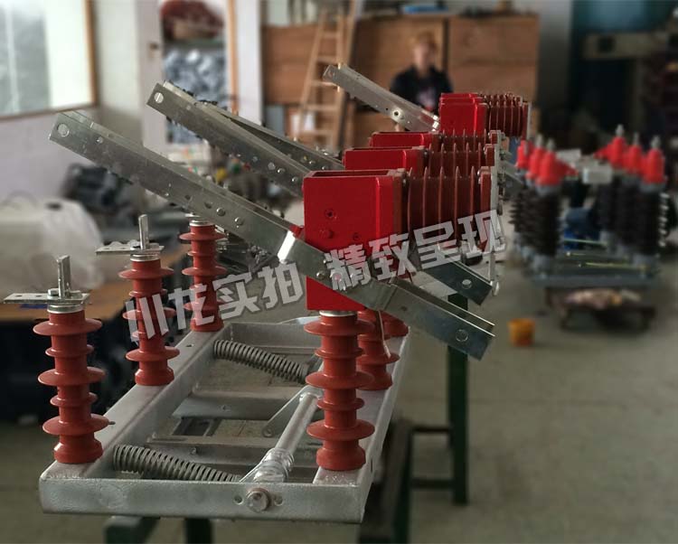 FZW32-12高壓隔離負(fù)荷開關(guān)